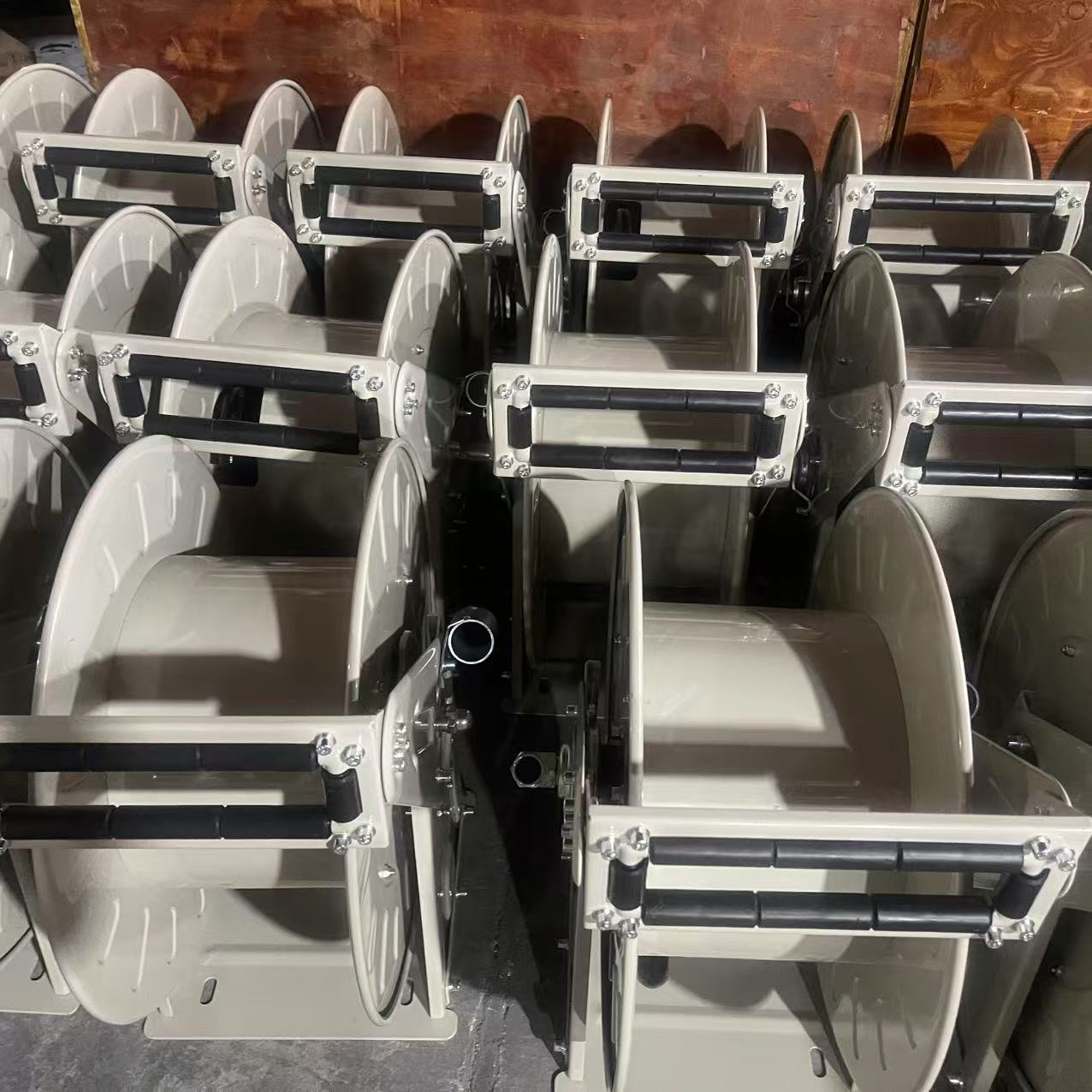 รอกเก็บสายส่งน้ำมันอัตโนมัติขน - Reel Oil บทวิจารณ์และราคา